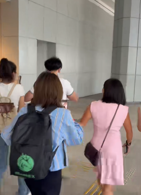 股票配资门户网 直击宗氏百亿财产纠纷案：一方代表进行文件签署