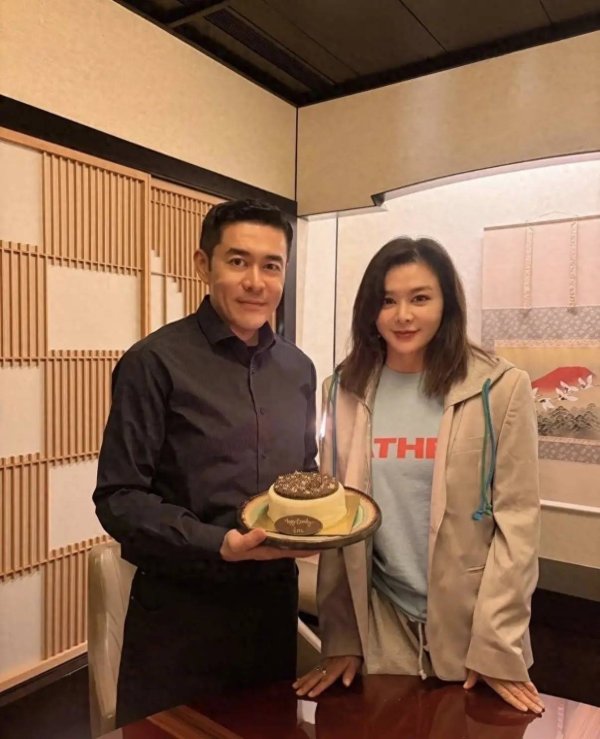 正规股票杠杆平台 关之琳身家几亿独居豪宅，终生未育却活成最潇洒模样